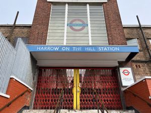 Supporting image for story: Talks to try to resolve Tube dispute to resume on Friday