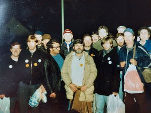 Supporting image for story: Cheers turn to jeers as miners return to work