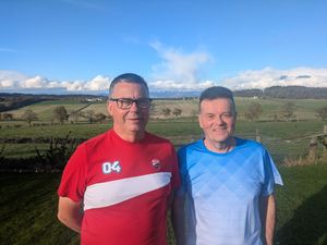 Supporting image for story: Scot celebrates kidney transplant to save brother after anniversary of treatment