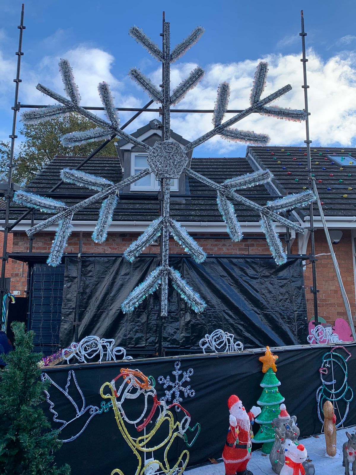 World record attempt giant snowflake at Higher Heath Lights