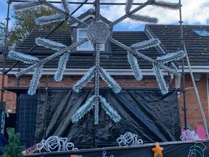 Supporting image for story: World record attempt giant snowflake at Higher Heath Lights