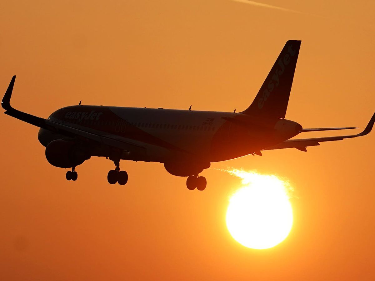 Gatwick baggage screeners to strike from next week