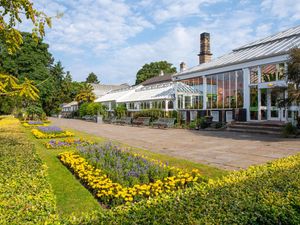Supporting image for story: Black Country doctor swaps ops for running Birmingham Botanical Gardens show