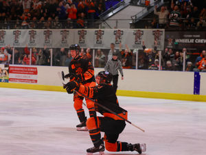 Supporting image for story: Telford Tigers confirm play-off spot by holding off fightback in fine away win