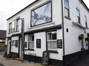 Supporting image for story: Historic Tenbury Wells pub reopens after refurbishment