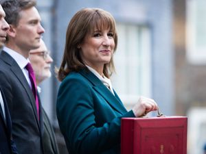 Supporting image for story: Starmer to back Budget amid row over Reeves’ deficit claims