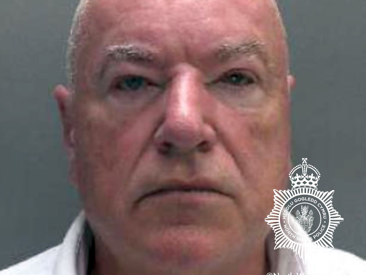 Missed opportunities to stop headteacher abusing girls, review finds