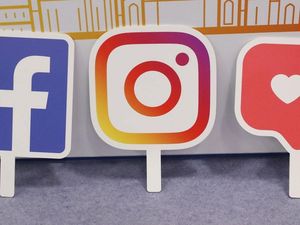 Supporting image for story: Facebook discontinues Messenger friends payment feature