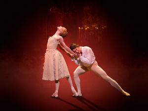 Supporting image for story: Manon, Market Drayton Festival Centre - review with pictures