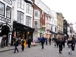 Supporting image for story: Retail sales slow on Omicron fears, survey finds