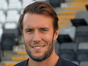 Supporting image for story: Pitmen keeping it tight on a decent run