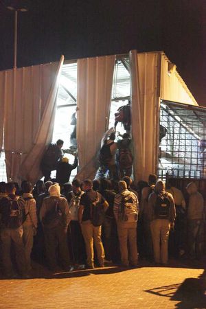 Palestinian workers try to cross the border into Israel to find work