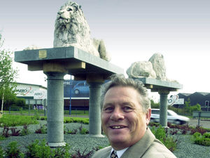 Supporting image for story: 'They'd roar if they could': Tributes paid to Tipton's 'lion man' Tony Roper 