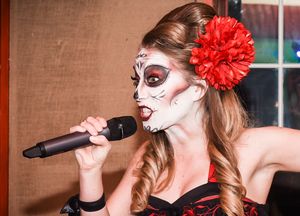 Rebecca Ochwat performing at Scarefest