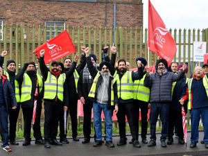 Supporting image for story: West Midlands bus strike: Dozens of drivers turn out at Wolverhampton picket line as major action hits network