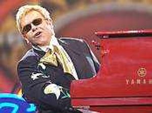 Supporting image for story: Elton to paint the town red