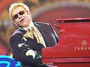 Supporting image for story: Elton to paint the town red