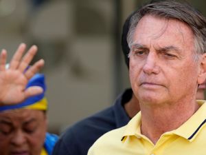 Supporting image for story: Ex-president Bolsonaro planned to seek asylum in Argentina, police say