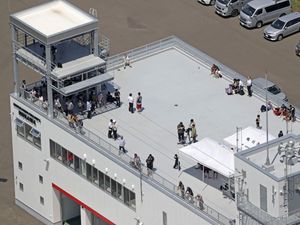 Supporting image for story: Tsunami warnings scaled back after waves crash into Japan, Hawaii and US coast