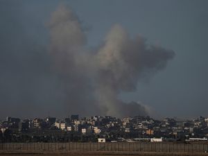 Supporting image for story: Israeli strike kills dozens in Khan Younis