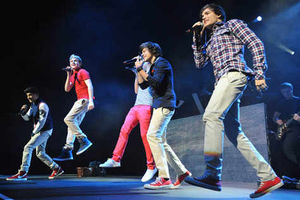 Supporting image for story: Extra date for One Direction