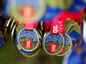Supporting image for story: Great North Run organisers admit mistake by featuring rival city on medals