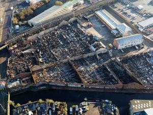 Supporting image for story: Fire investigators believe massive Wolverhampton factory fire was started deliberately