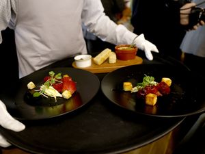 Supporting image for story: Calories on menus ‘may prevent 9,000 heart disease deaths if implemented widely’