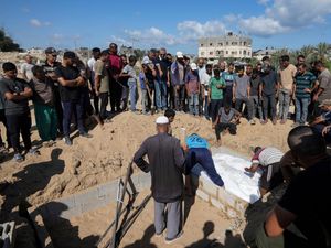 Supporting image for story: Palestinian death toll above 40,000 in Israel-Hamas war, health ministry says