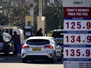 Supporting image for story: IEA agrees to release emergency oil reserves in effort to calm surging prices