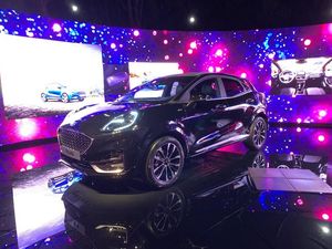 Supporting image for story: Ford reveals ST-Line X Vignale trim for Puma
