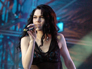 Supporting image for story: Jessie J fans brave the mud for Quarry concert
