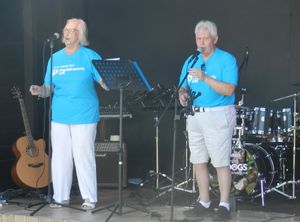 Michael Johns wows the crowd