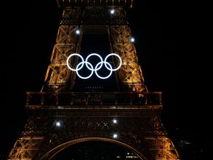 Supporting image for story: Fans and feelgood factor return as Paris puts on spectacular summer of sport