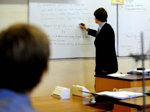 Supporting image for story: 700,000 GCSE pupils without a specialist physics teacher, report suggests