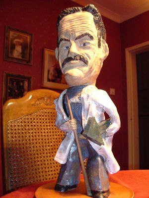 A ceramic statue of Ray in white coat and complete with his trademark "Green Arrow."