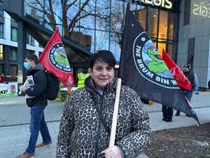 Birmingham bin worker Maxine Stanley at the demonstration on Tuesday evening, February 17. Credit: Alexander Brock. Permission for use for all LDRS partners.