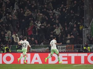 Supporting image for story: Martin O’Neill hails ‘colossal’ team spirit as 10-man Celtic draw in Bologna
