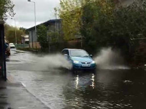 Supporting image for story: Thousands of Wolverhampton homes without water as pipe bursts