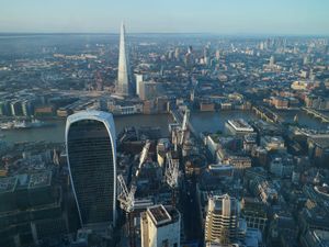 Supporting image for story: UK cuts stock market red tape in bid to aid Chancellor’s growth plans