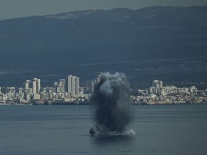 Supporting image for story: Starmer tells Iran to ‘refrain’ from further attacks after calls with EU allies