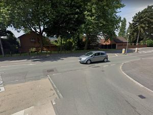 Supporting image for story: Police probe as men flee Kingswinford crash scene