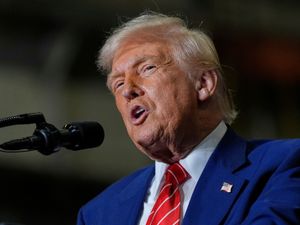 Supporting image for story: Trump says Putin told him Russia will respond to Ukrainian attack on airfields