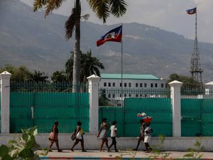 Supporting image for story: Doctors Without Borders closes care centre in Haiti capital because of violence