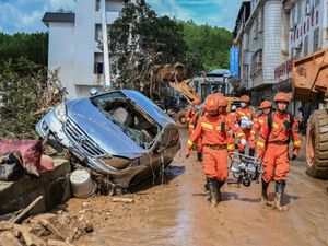 Supporting image for story: Family of six found dead after landslide in China