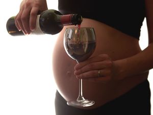 Supporting image for story: Alcohol guidance 'not about policing pregnant women's behaviour', midwives say