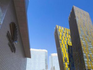 Supporting image for story: This skyscraper hotel in Las Vegas just added a robot concierge