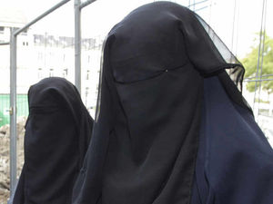 Supporting image for story: Poll: Do you think that police officers should be allowed to wear a burka?
