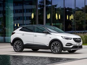 Supporting image for story: Front-drive option added to Vauxhall Grandland X Hybrid range