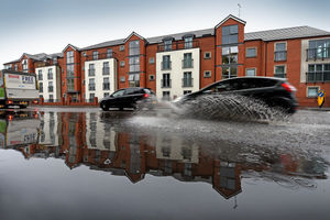Motorists battle with the weather along Oxford Street, Bilston.